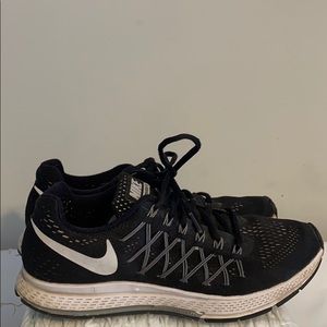 Nike Tennis Shoes (Zoom Pegasus 32)